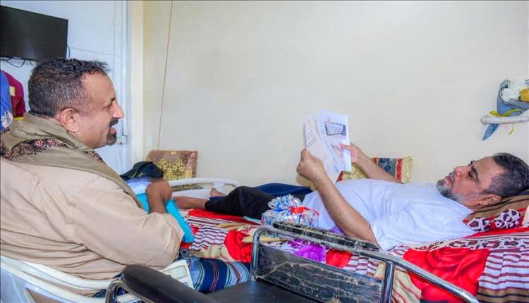 زيارة عيدية.. وكيل محافظة عدن يطمئن على جرحى الوطن ويشيد بتضحياتهم