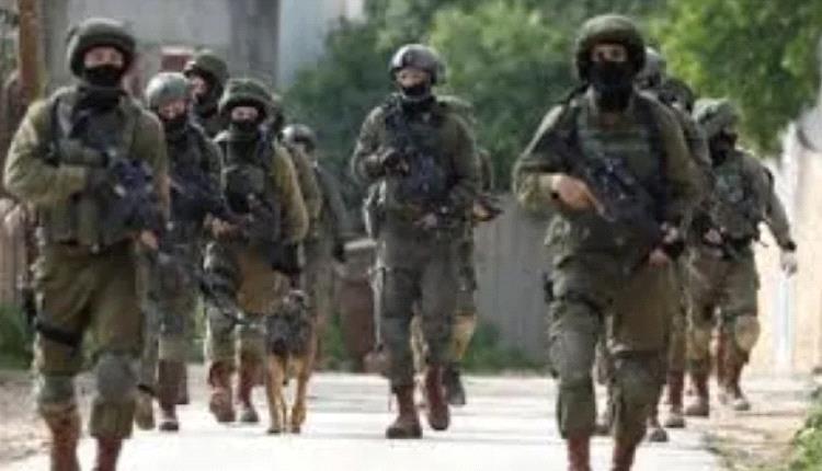 الجيش الإسرائيلي يعلن استهداف مقاتلين من حماس
