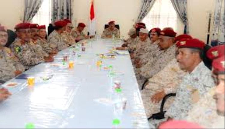 وزير الدفاع يثمن بطولات الجيش اليمني في مواجهة الحوثيين