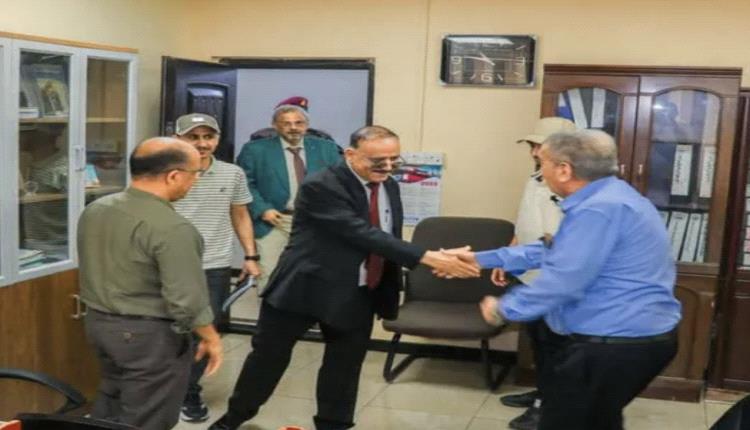 وزير النقل يتفقد مستوى الانضباط الوظيفي بديوان الوزارة