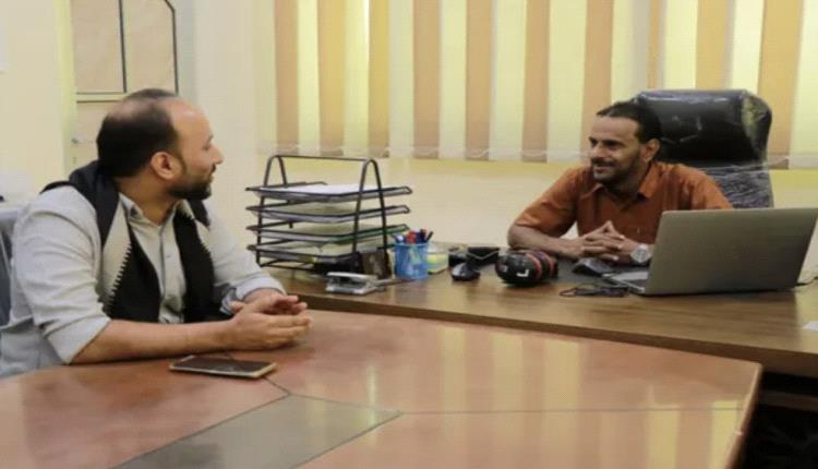 نائب مأمور الشحر يتفقد الانضباط الوظيفي بالمرافق الخدمية