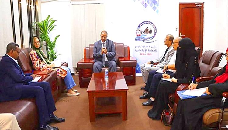 الزعوري يبحث مع الأوتشا آليات جديدة لضمان عدالة المساعدات الإنسانية