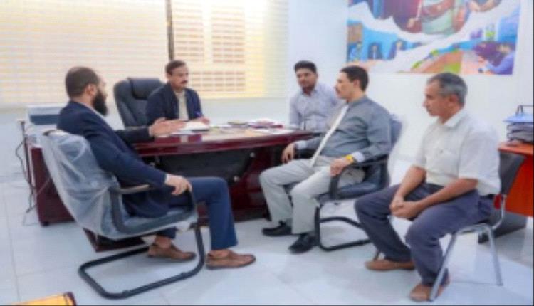 محافظ شبوة يبحث تعزيز تعاون مستشفى بن زايد وكلية الطب

