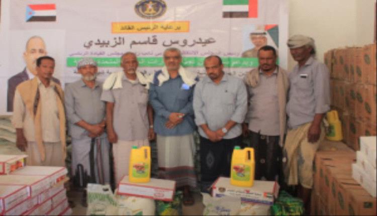 انتقالي شبام يدشن توزيع السلال الغذائية على أسر الشهداء والمحتاجين بالمديرية

