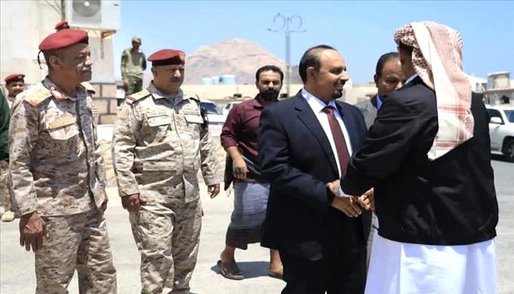 المحافظ بن الوزير يصل المكلا ويبحث مع محافظ حضرموت تعزيز التعاون الأمني والتنموي
