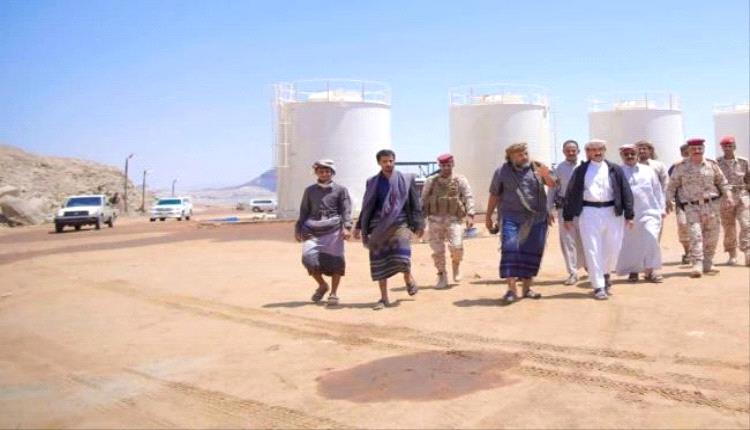محافظ شبوة يتفقد ميناء قنا التجاري ويؤكد السعى لإنشائه وفق المواصفات الدولية
