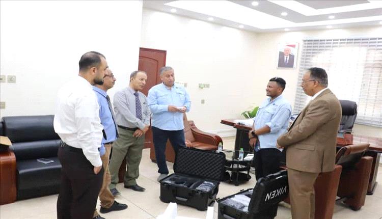 الجمارك تتسلم أجهزة محمولة للفحص بالأشعة وأجهزة رقابة على الأشعة
