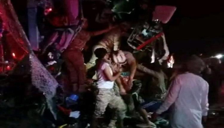 طريق الموت.. تصادم مروّع لحافلتين في العبر يخطف 8 أرواح ويصيب العشرات