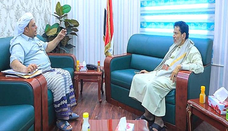 محافظ المهرة يناقش مع هيئة الأراضي نتائج نزول فريقها الفني إلى مديرية حوف