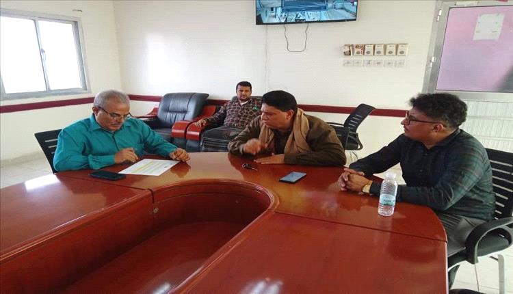 السلطة المحلية في الحوطة تناشد المواطنين التعاون مع فرق الرش الضبابي لمكافحة البعوض
