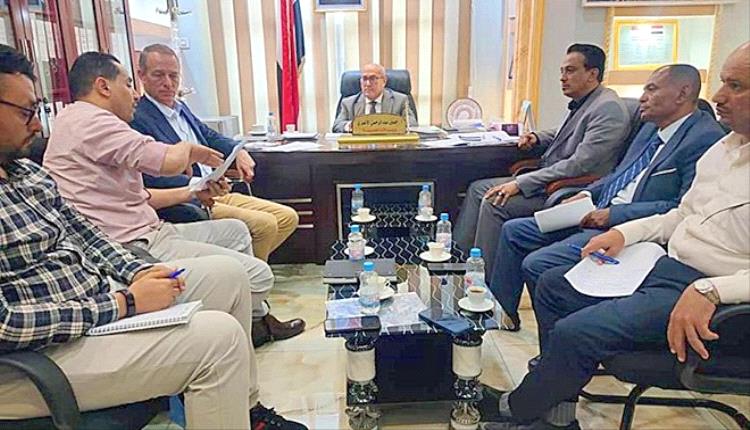 عدن.. وزير الإدارة المحلية يبحث مع مسؤول أممي تعزيز دعم التنمية المحلية
