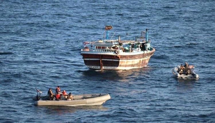4 قوارب تقل مسلحين تطارد سفينة تجارية في خليج عدن

