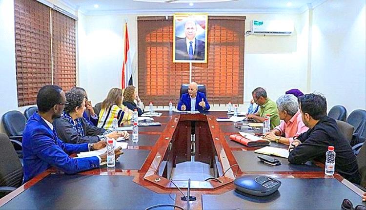 الشرجبي يبحث في عدن دعم مشاريع المياه ومواجهة التغيرات المناخية مع ممثلي الأمم المتحدة