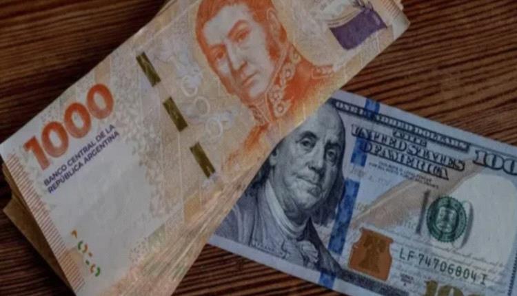 الأرجنتين تتخلى عن ربط العملة بالدولار وتعتمد التعويم المدار
