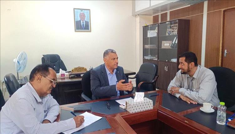 معاون يطلع على سير أداء الجهاز المركزي للرقابة والمحاسبة بعدن
