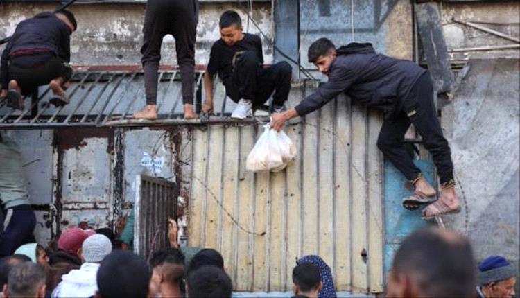 حصار وجوع في غزة.. إسرائيل تواصل حربها وتتوعد بالمزيد
