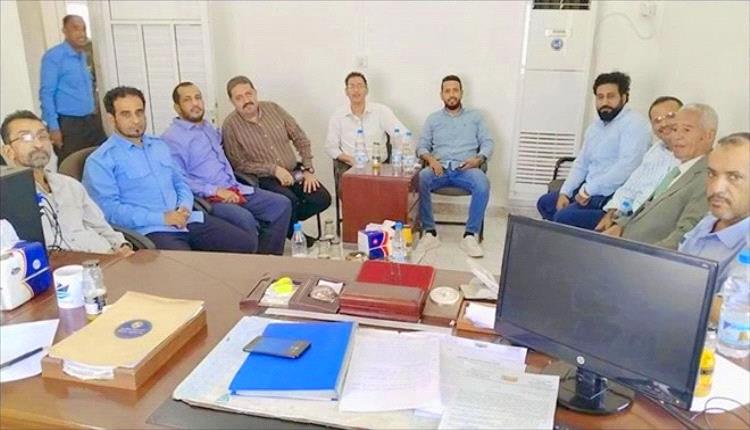 عدن تستنفر أمنياً لضمان انسياب النفط.. خطة متكاملة في ميناء الزيت استعداداً للسفن القادمة