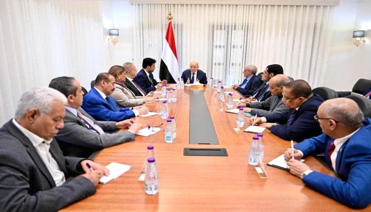 العليمي يجتمع بالقوى السياسية: توافق وطني لمواجهة التحديات وتعزيز مشروع الدولة