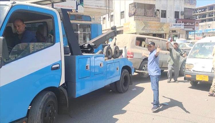 مدير عام المنصورة يؤكد بإستمرار حملة رفع السيارات المتهالكة من شوارع المديرية
