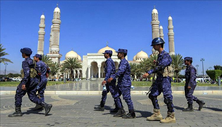 تقرير حقوقي: جماعة الحو،ثي تستخدم المختطفين دروعًا بشرية
