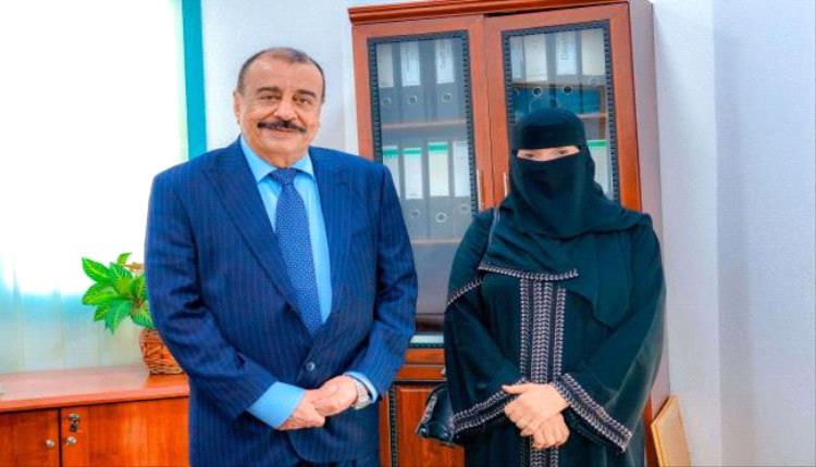 اللواء بن بريك يلتقي المناضلة زهرة عبد
