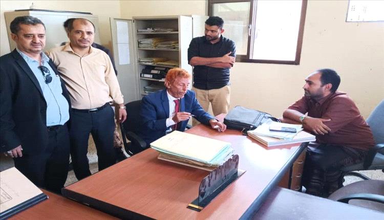 رئيس محكمة استئناف لحج يتفقد المحاكم الابتدائية ويؤكد على الانضباط وتسريع التقاضي
