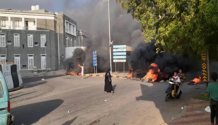 كريتر تغلي.. قصر المعاشيق تحت حصار شعبي غاضب

