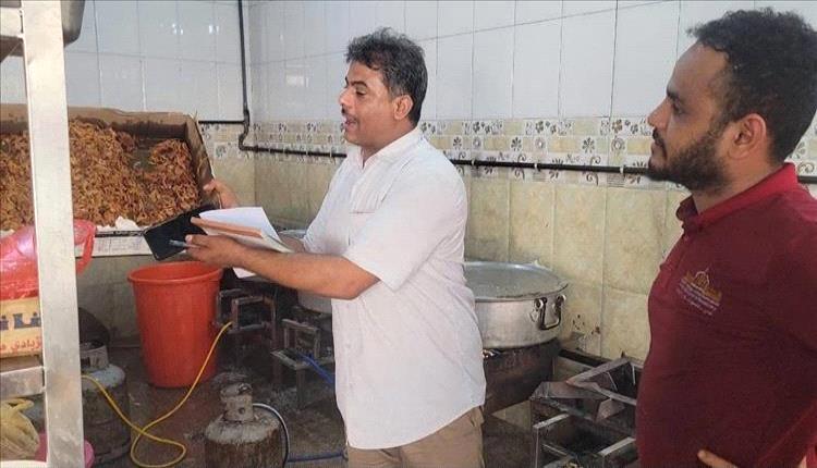 تنفيذ حملة ضبط المطاعم والبوفيهات المخالفة للإشتراطات الصحية في المنصورة
