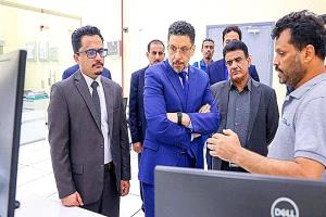 عدن تغرق في الظلام والحكومة تستغيث.. مناشدة عاجلة للسعودية والإمارات لإنقاذ الكهرباء