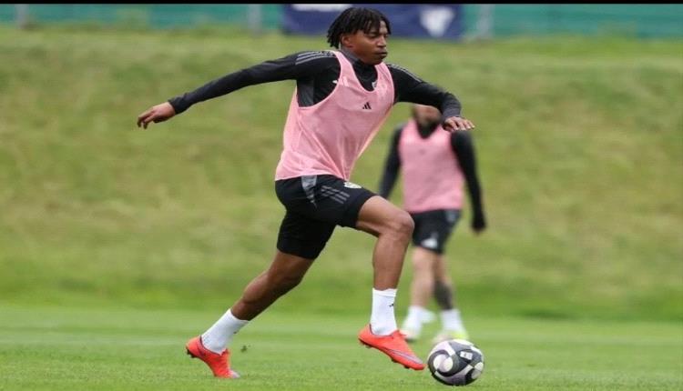 الأهلي السعودي يجدد تعاقده مع لاعبه أيمن فلاتة لمدة 3 مواسم ونصف حتى عام 2029