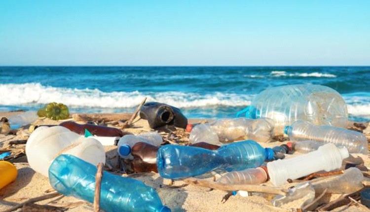 يمنيون يستبدلون البلاستيك بمواد صديقة للبيئة