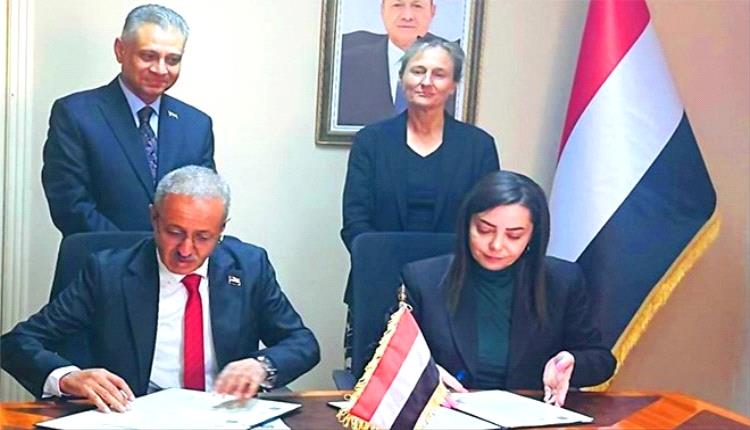 اليمن يوقّع مذكرة تفاهم لتعزيز قدرات الأمن النسوي
