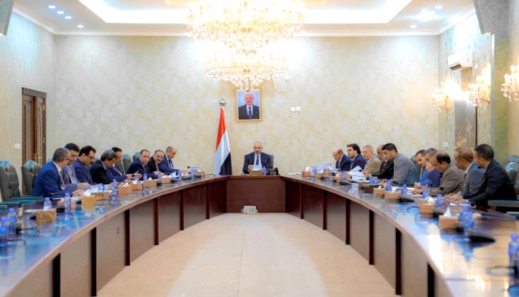 الرئيس الزُبيدي يحذّر من التلاعب بالعملة ويشدد على استكمال صرف الرواتب