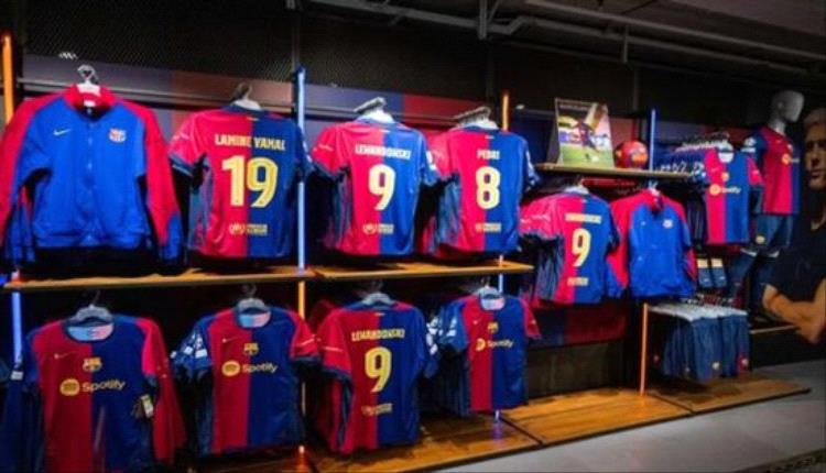 برشلونة يتصدّر قائمة أغلى قمصان "الليغا" لموسم 2025
