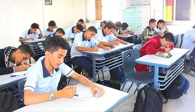 عدن: الرسوم المدرسية تحلّق رغم هبوط الدولار