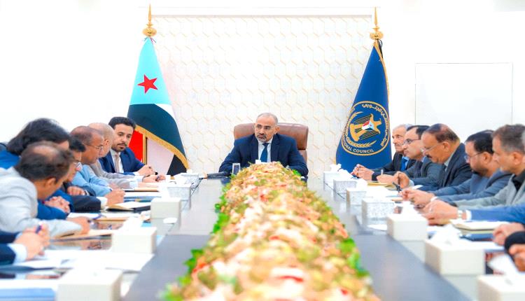 القيادة التنفيذية للانتقالي تبحث ترتيبات مؤتمري المانحين والاقتصادي وتشيد بتحسن الأسعار