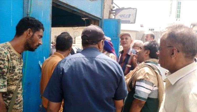 خورمكسر تواجه جشع التجار بحملة ضبطية حازمة.. 64 مخالفة وإغلاق محال