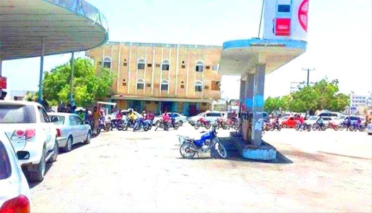 سقطرى على صفيح ساخن.. أسعار الوقود تقفز وتفاقم أزمات الجزيرة