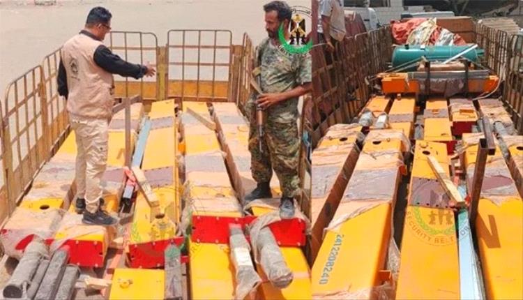 حزام لحج يحبط تهريب رافعات بحرية إلى الحديدة ويكشف مسارها السري