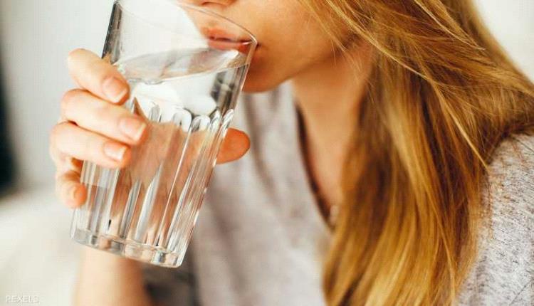 خلال موجات الحر.. ما كمية الماء التي يجب شربها؟