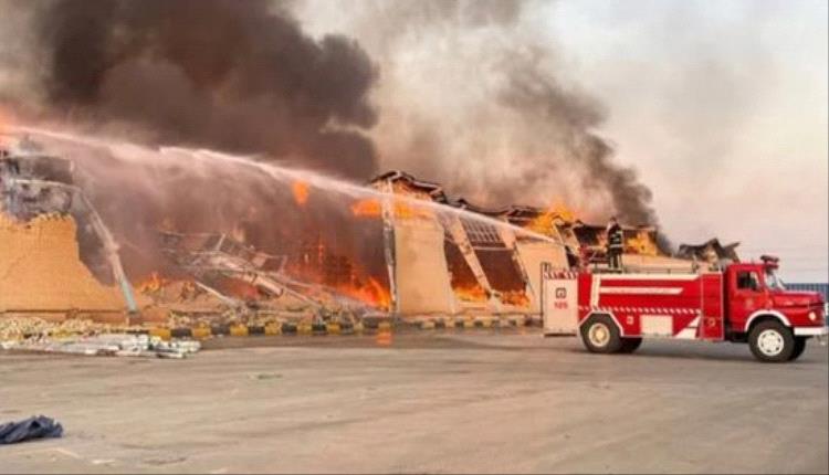 حريق هائل يدمر مستودعاً في منطقة كاوه الاقتصادية بطهران