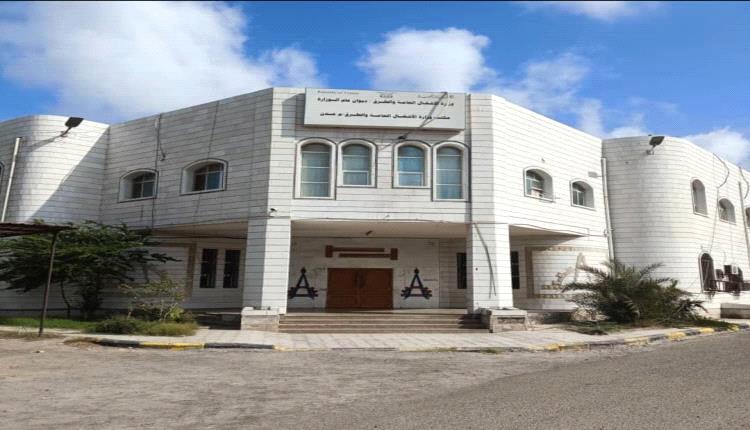 مدير مكتب الأشغال بعدن يحذر من نصابين ينتحلون شخصيته لابتزاز الشركات والمواطنين