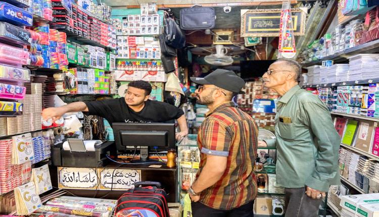 حملة صارمة بصيرة بعدن لضبط أسعار القرطاسية قبيل العام الدراسي الجديد