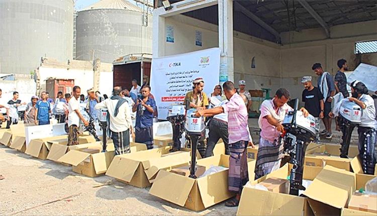 بدعم تركي.. توزيع 21 محركًا بحريًا للصيادين في خليج عدن وأبين ولحج