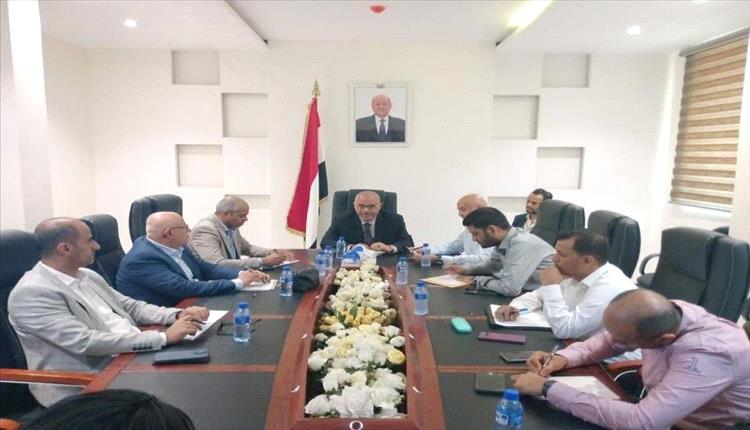 باذيب يوجه بخطة شاملة لتطوير قطاع الاتصالات ونقل الإيرادات إلى عدن
