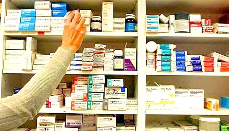 هيئة الأدوية تبيع الوهم: تخفيضات على أدوية غير موجودة ورفع أسعار المتاحة رغم تعافي الريال