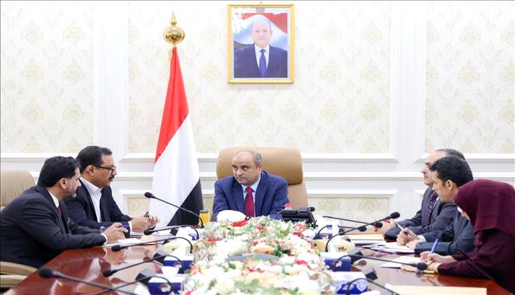 رئيس الوزراء يوجّه الشركة اليمنية للغاز بتخفيض الأسعار بما يعكس تحسن العملة الوطنية