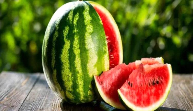 قشر وبذور البطيخ.. كنز غذائي لا يجب أن ترميه

