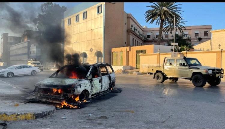 وضحت مصادر برلمانية ليبية توضح" أن عدداً من قادة الميليشيات حصلوا على مناصب عسكرية وقيادية رفيعة داخل الوزارات السيادية في ليبيا، مشيرة إلى استمرار وجود ميليشيات مسلحة تحيط بالعاصمة طرابلس على الرغم من انخفاض أعدادها.