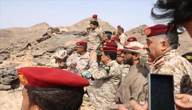 وزير الدفاع يتفقد جبهات كتاف والبقع ويشيد بصمود المقاتلين